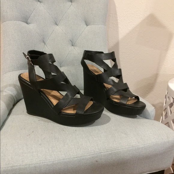 Various Torrid shoes ranging from size 11.5 to 12w - Picture 4 of 16